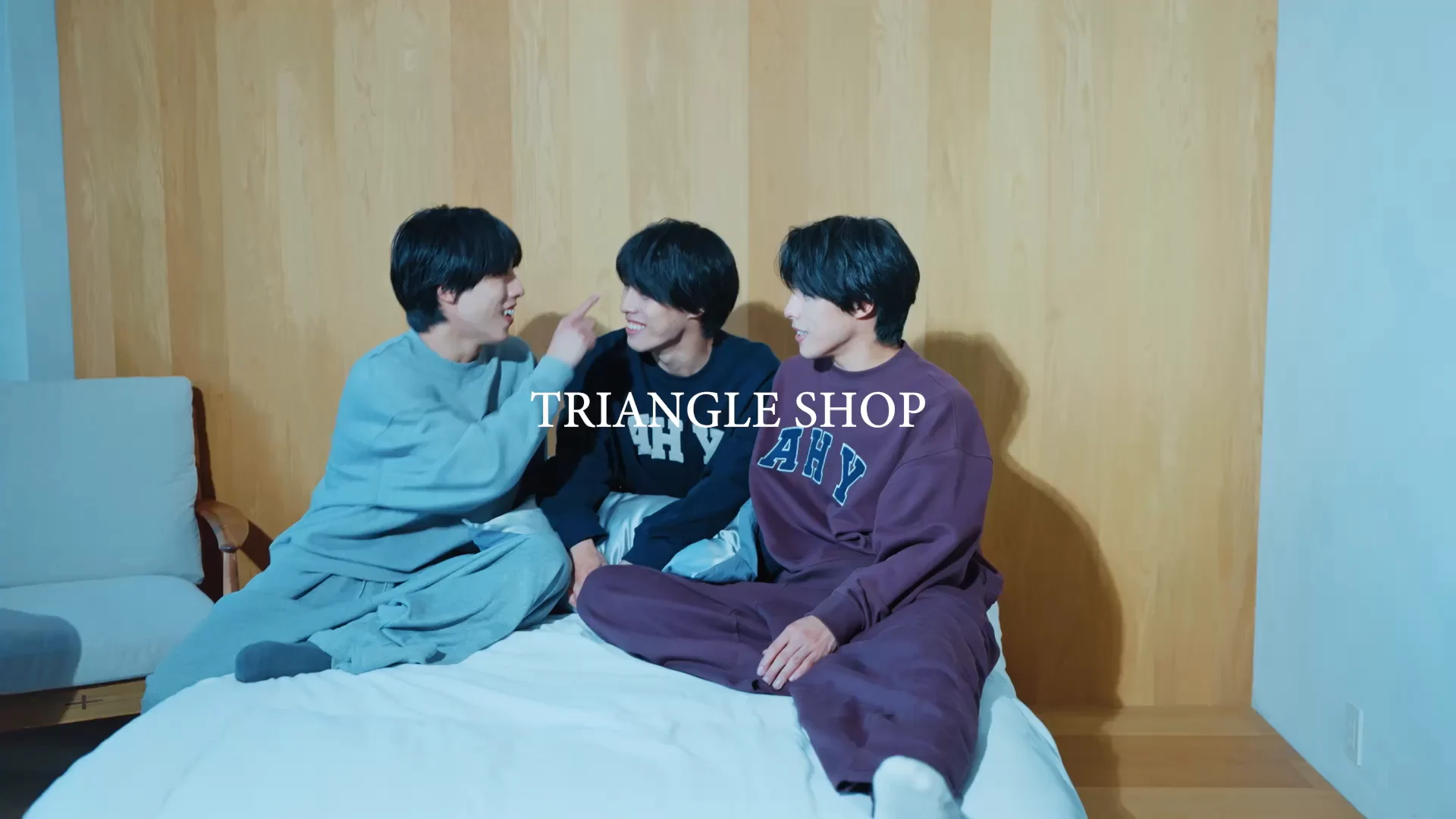 佐藤三兄弟によるTRIANGLE SHOPのメインビジュアル